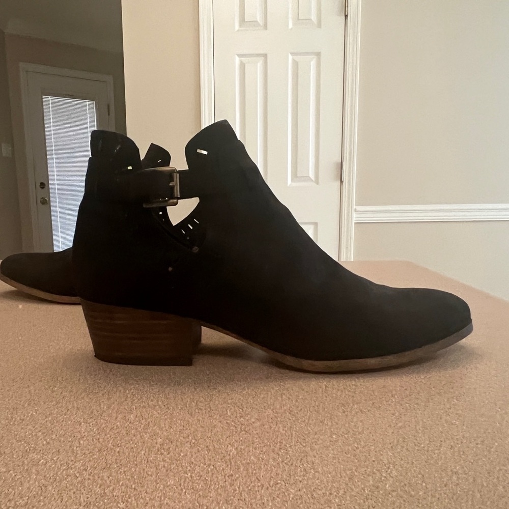 Amelia Grace Black Faux Suede Booties Ankle Boots 8.5